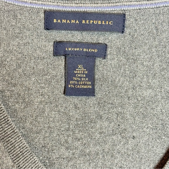 Banana Republic Luxury Blend Silk Cashmere V-Neck Sweater XL - Picture 3 of 6